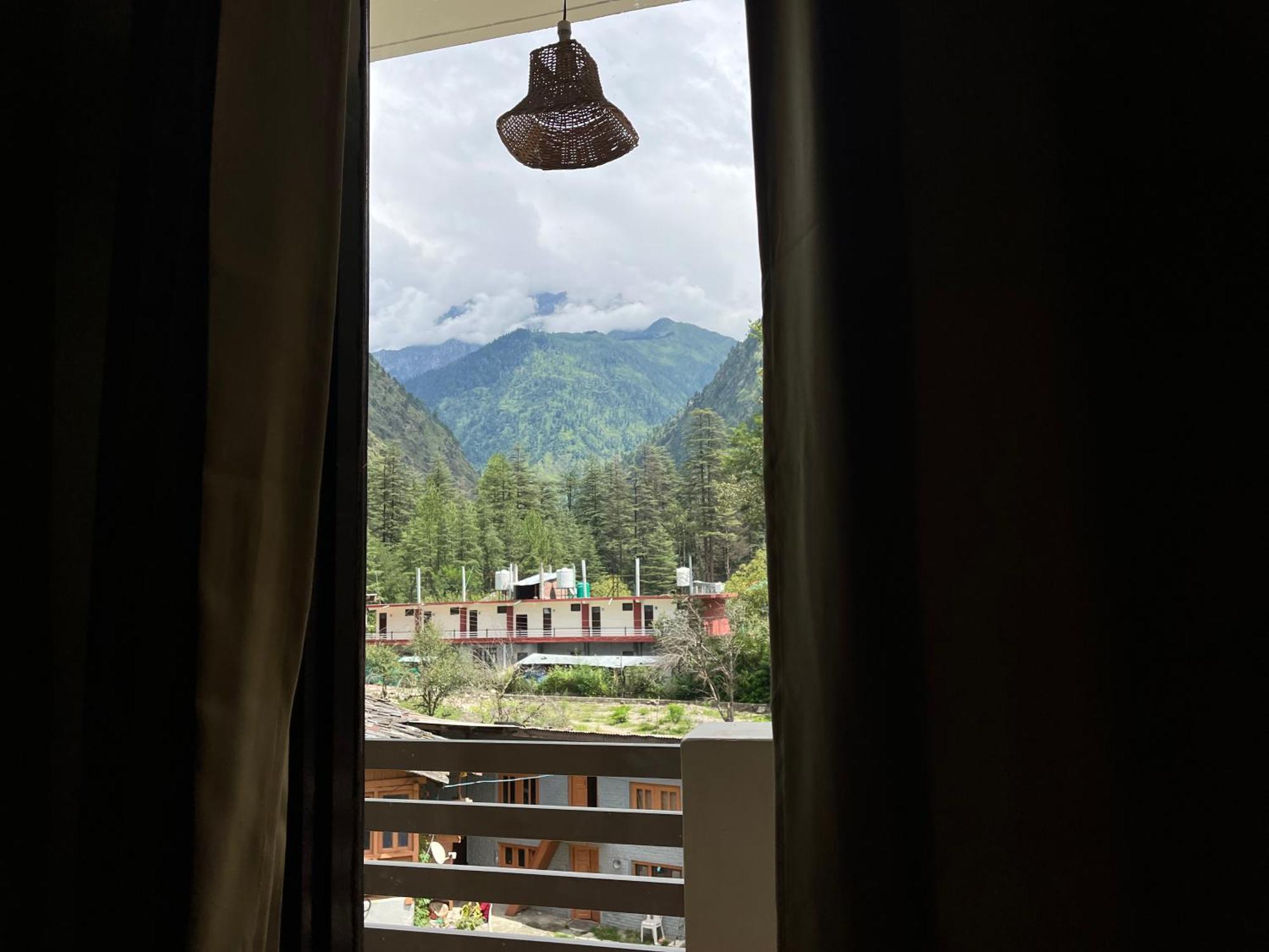 The Royal Orchard Kasol Hotel Luaran gambar