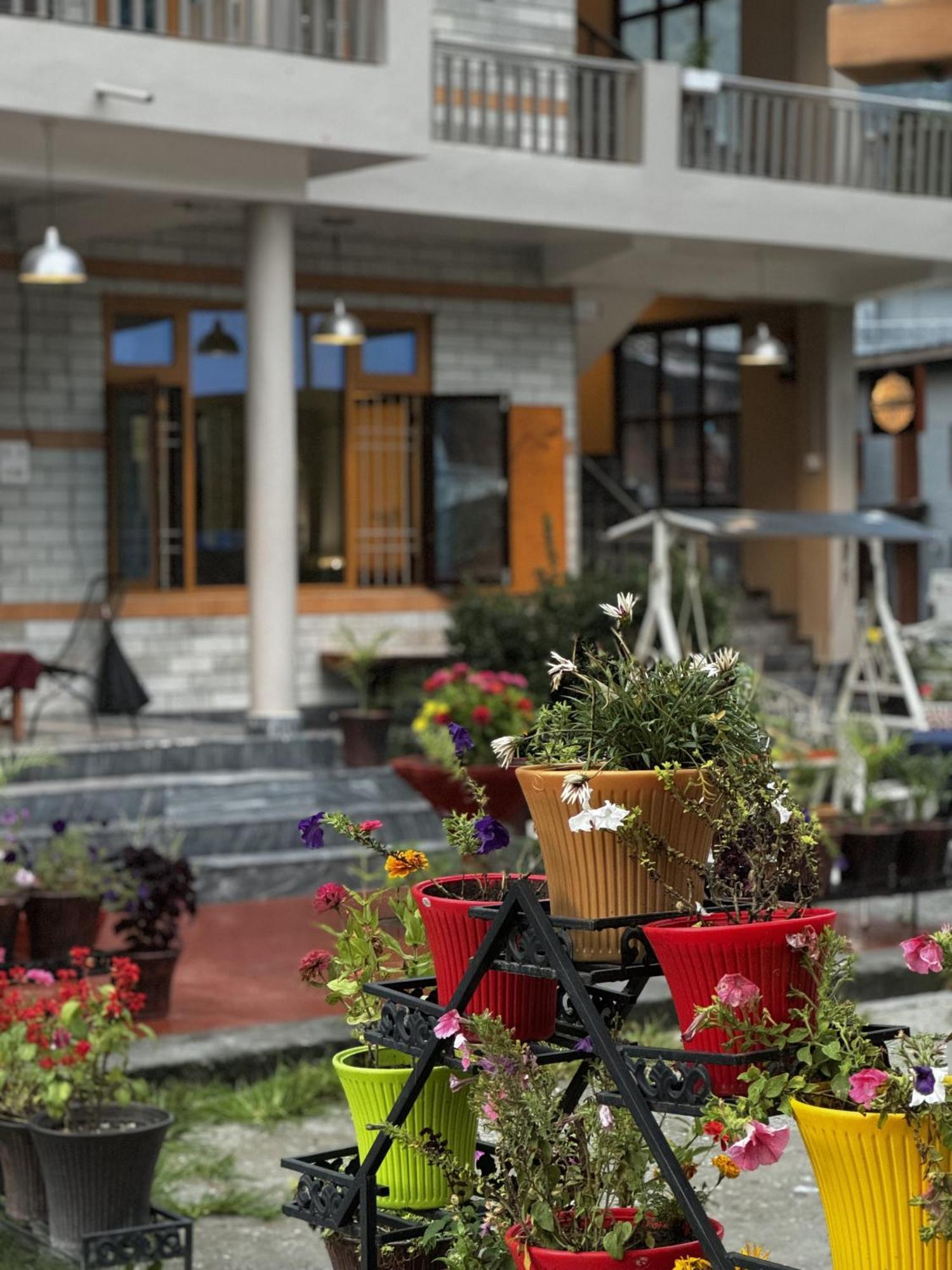 The Royal Orchard Kasol Hotel Luaran gambar