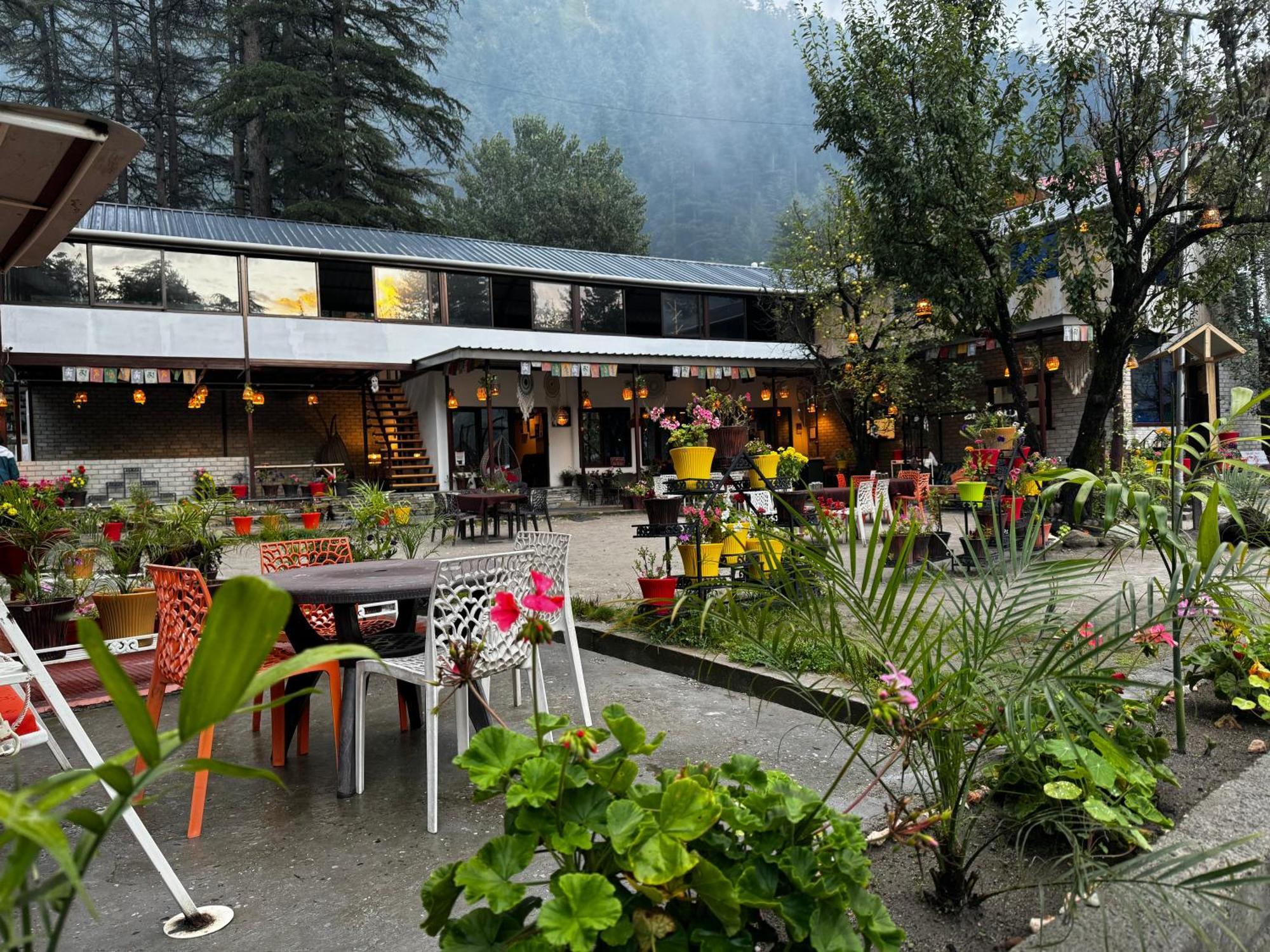 The Royal Orchard Kasol Hotel Luaran gambar