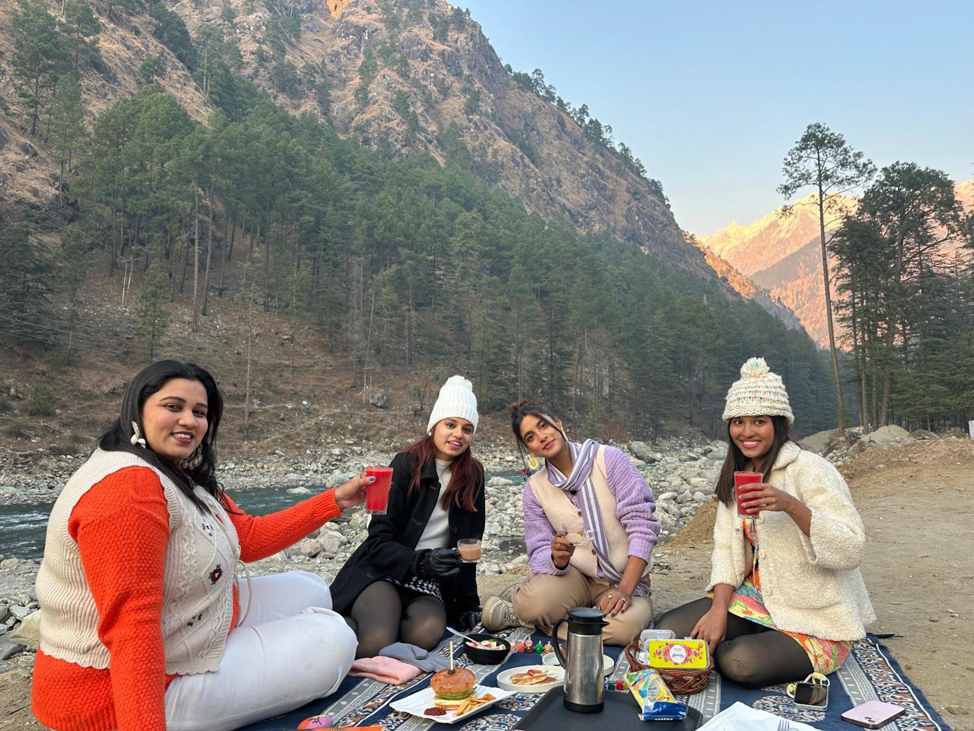 The Royal Orchard Kasol Hotel Luaran gambar